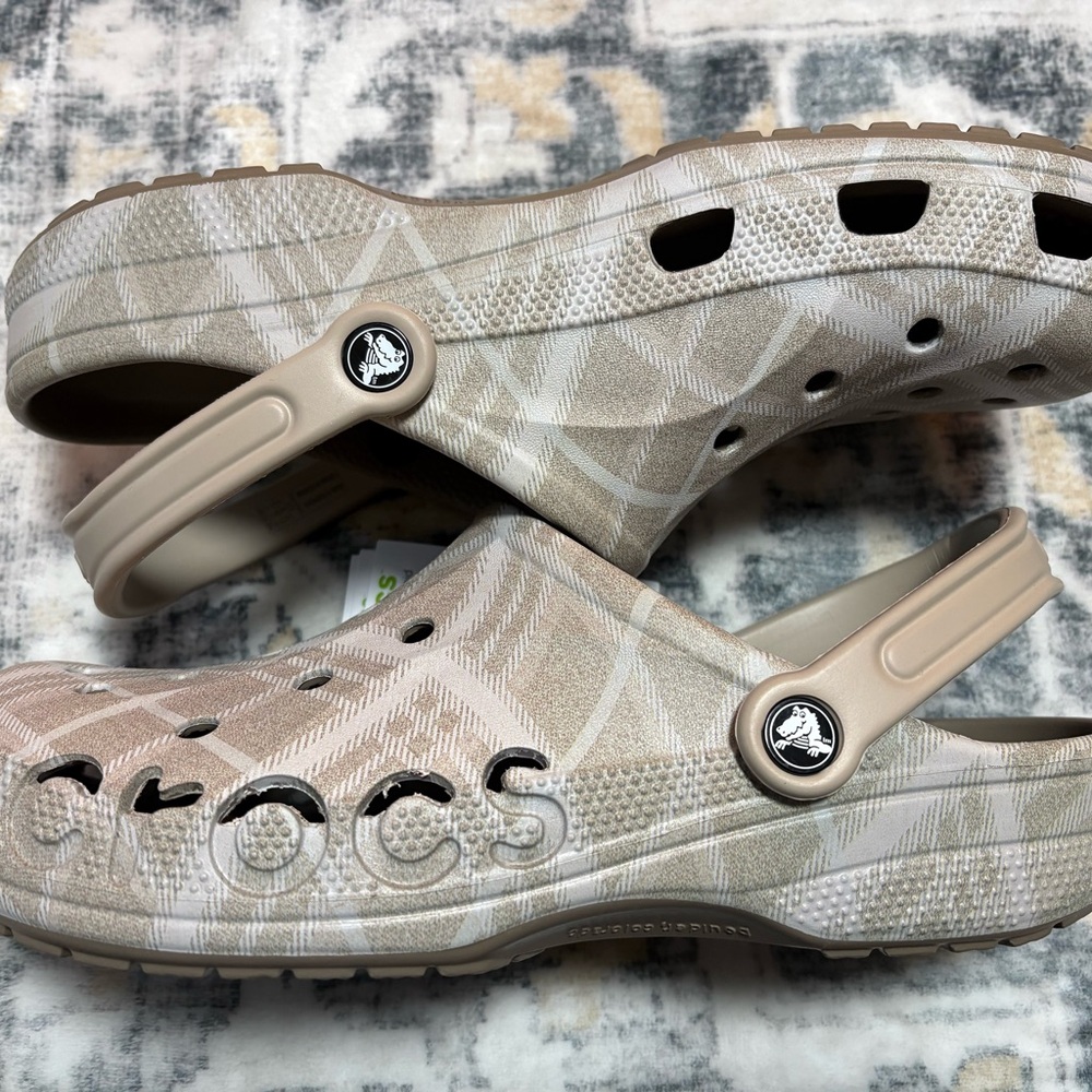 Crocs Baya Holiday Plaid Clogs Cobblestone Sandals Unisex Shoes Mens Size 11 New